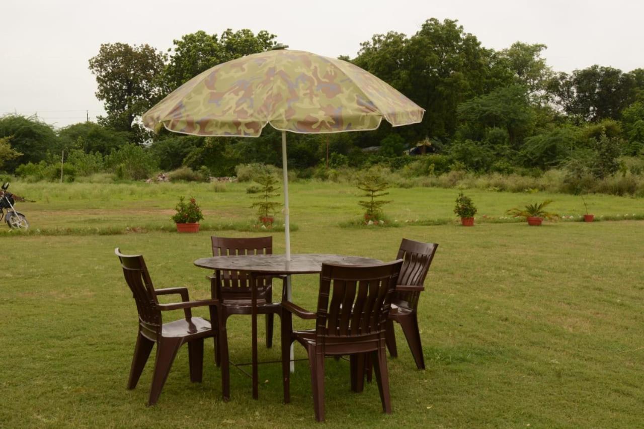 Hotel Radha Rani Mahal Khajurāho Exterior foto